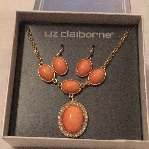 Liz Claiborne Jewelry - 💃NWT Fabulous & Fun Liz Claiborne Necklace Set 💃